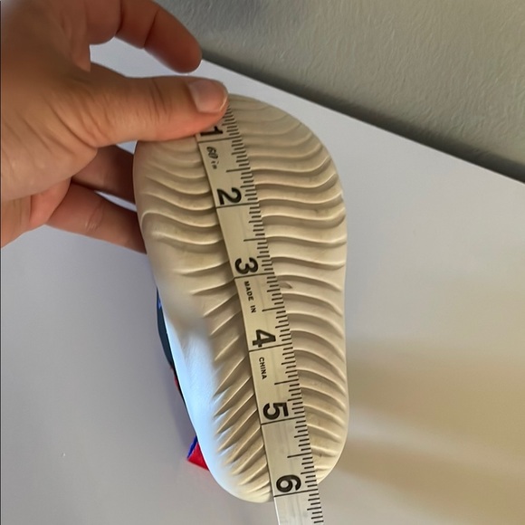 Nike Toddler Black and Red Shoes. Size 5 - Picture 11 of 11